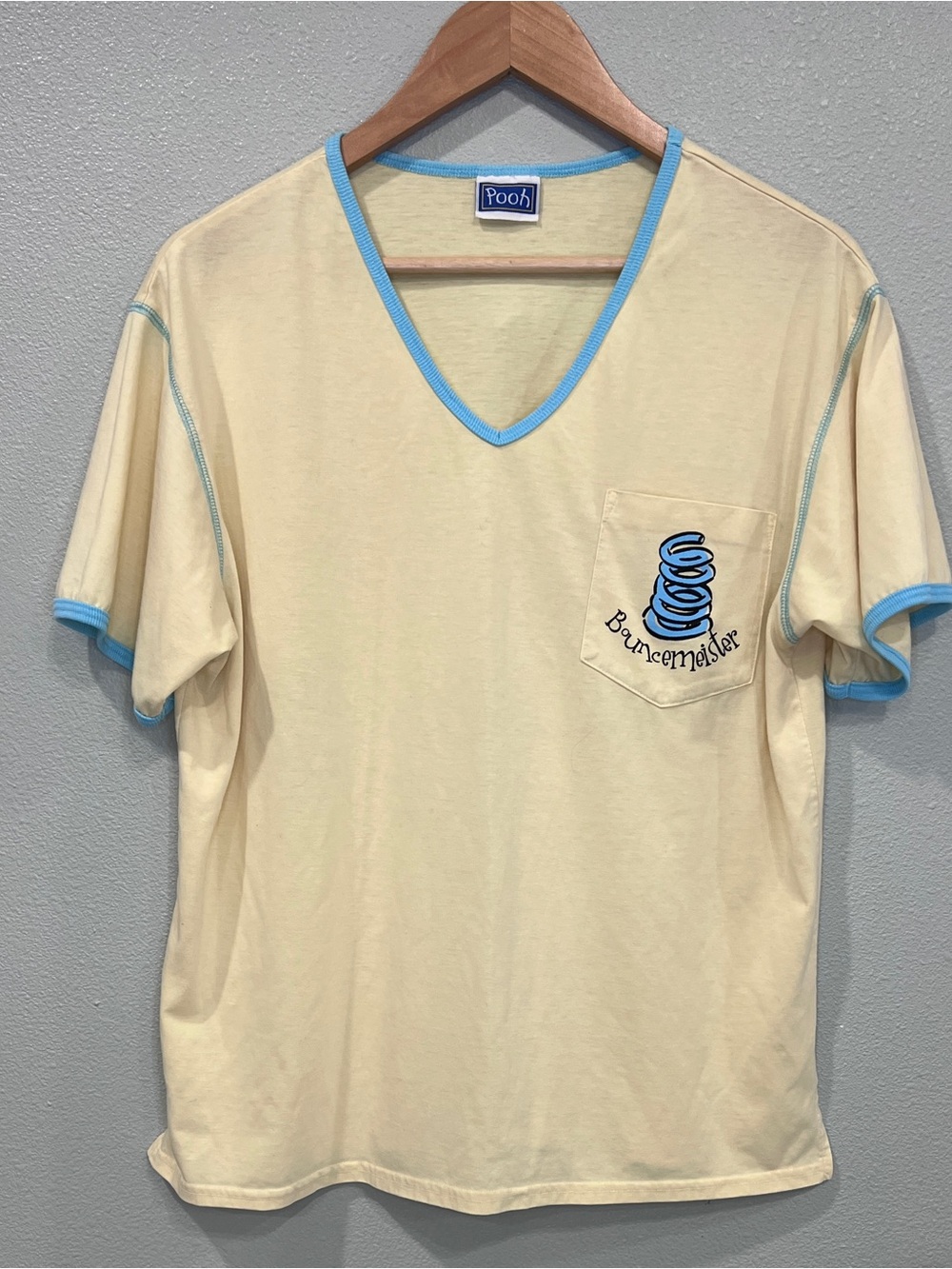 Vintage Disney Winnie the Pooh Bouncemeister Pocket T Shirt Yellow Blue L